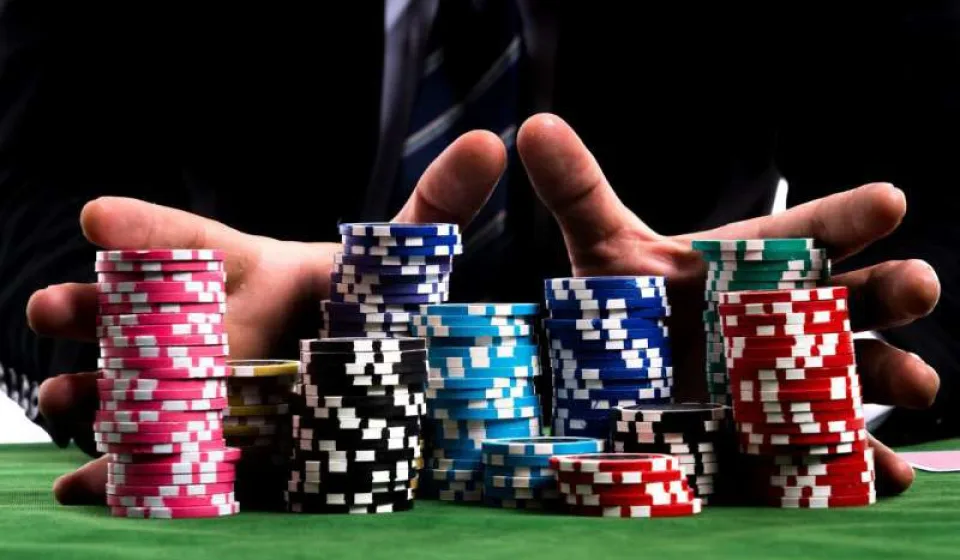 Tham gia giải đấu poker
