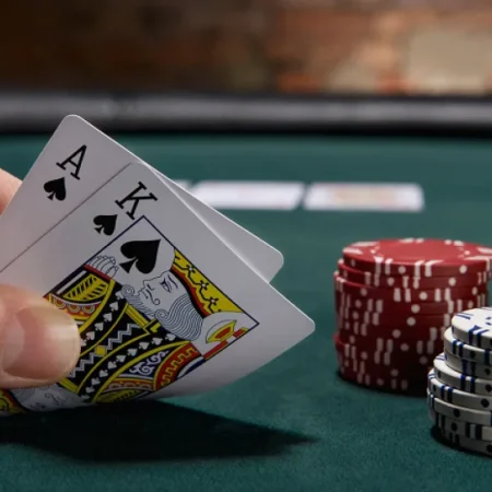 Tham Gia Giải Đấu Poker Trực Tuyến: Kinh Nghiệm và Chiến Lược Từ Người Chơi