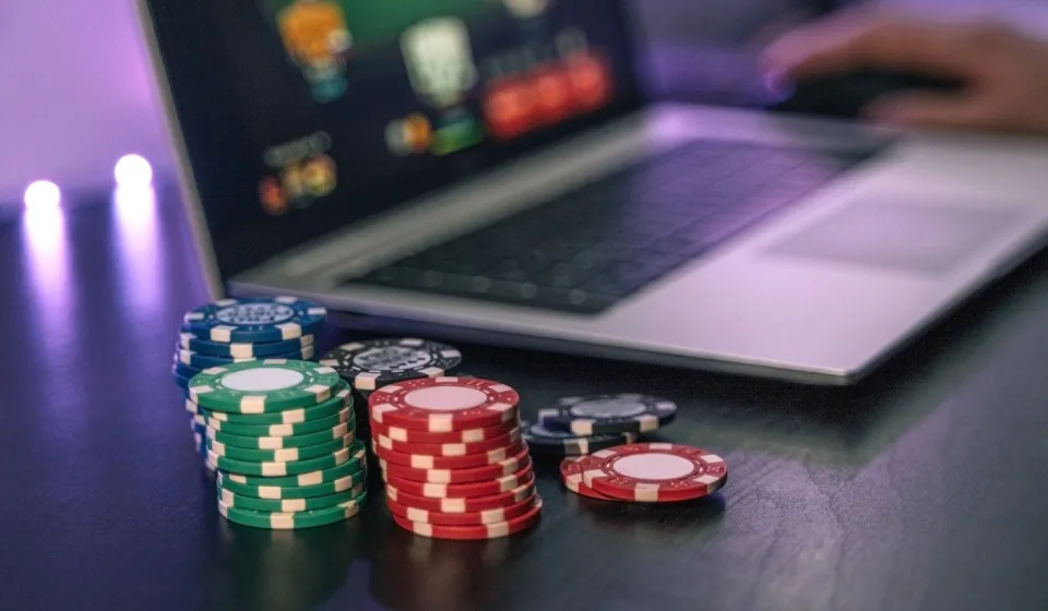So sánh các trang poker online