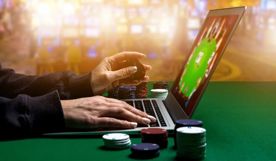 Các trang web poker online miễn phí