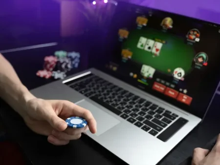 Giải Đấu Poker Online Miễn Phí: Cách Tham Gia, Luật Chơi & Chiến Lược Thắng Lớn