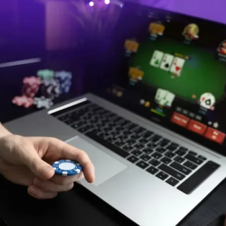 Giải Đấu Poker Online Miễn Phí: Cách Tham Gia, Luật Chơi & Chiến Lược Thắng Lớn